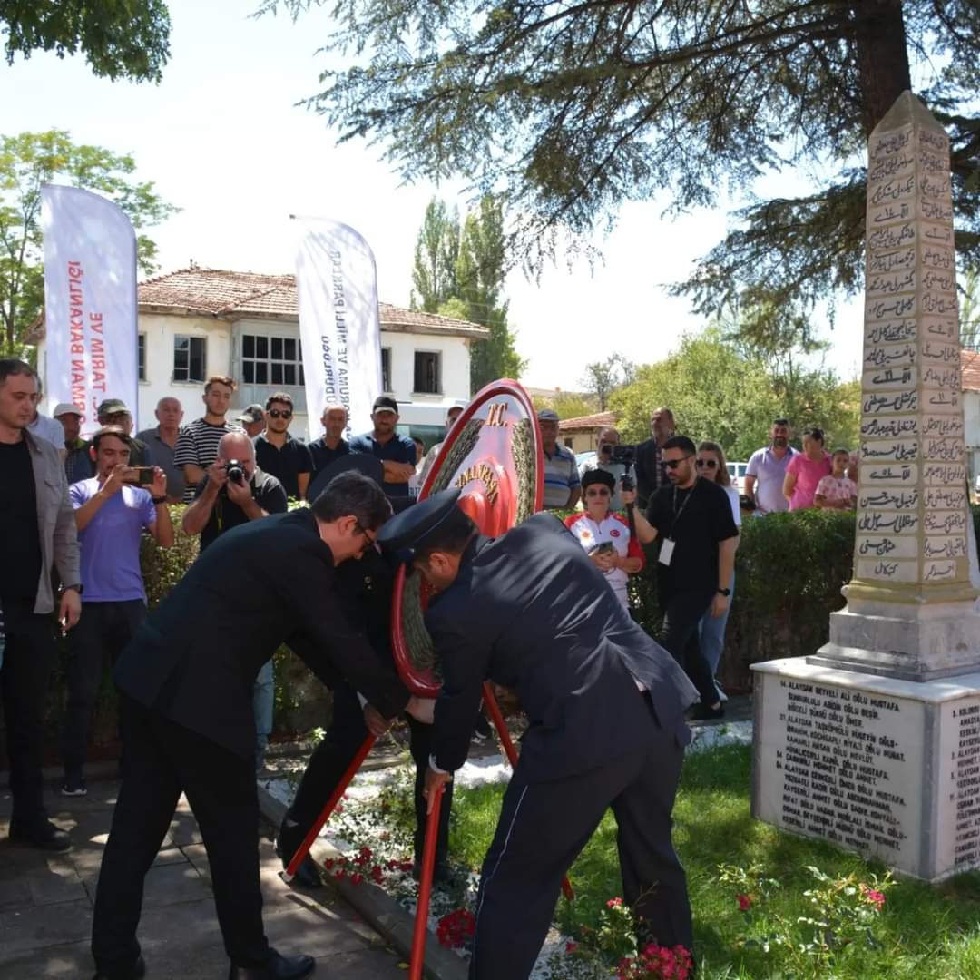 Büyük Taarruz'un 102. yıl dönümü etkinlikleri kapsamında Yıldırım Kemal Şehitliği'nde tören düzenlendi